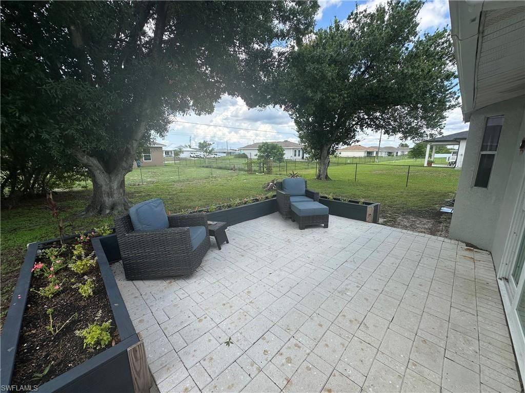 Image 19 of property listing at 2124 NE 7th PL, Cape Coral, FL 33909