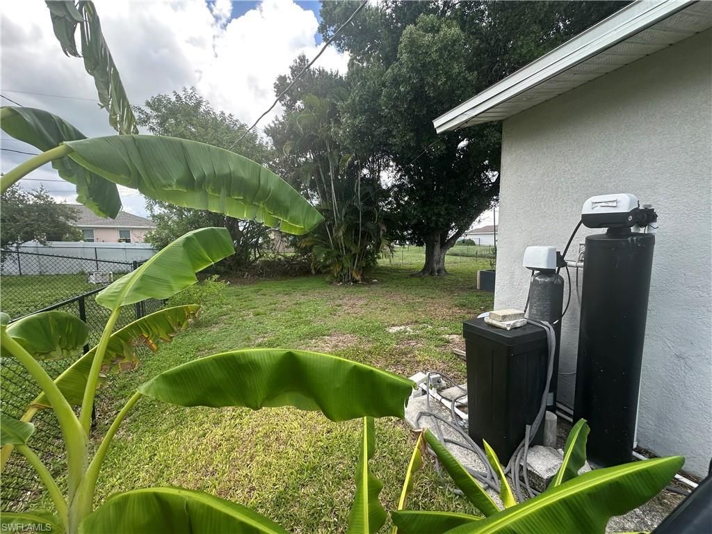 Image 20 of property listing at 2124 NE 7th PL, Cape Coral, FL 33909