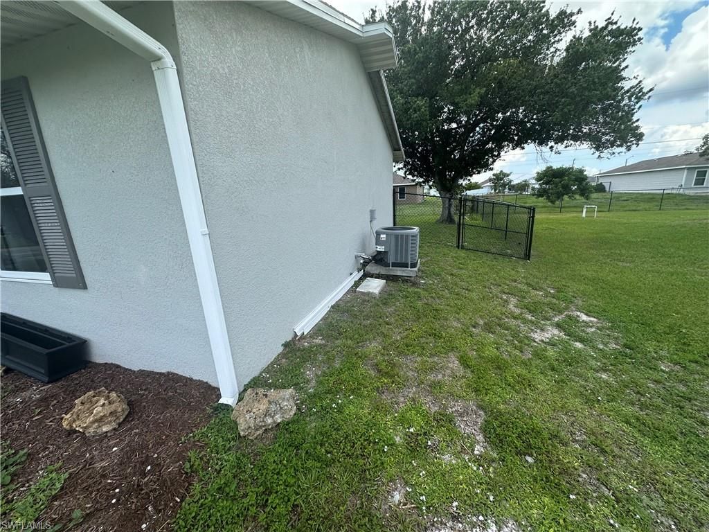 Image 23 of property listing at 2124 NE 7th PL, Cape Coral, FL 33909