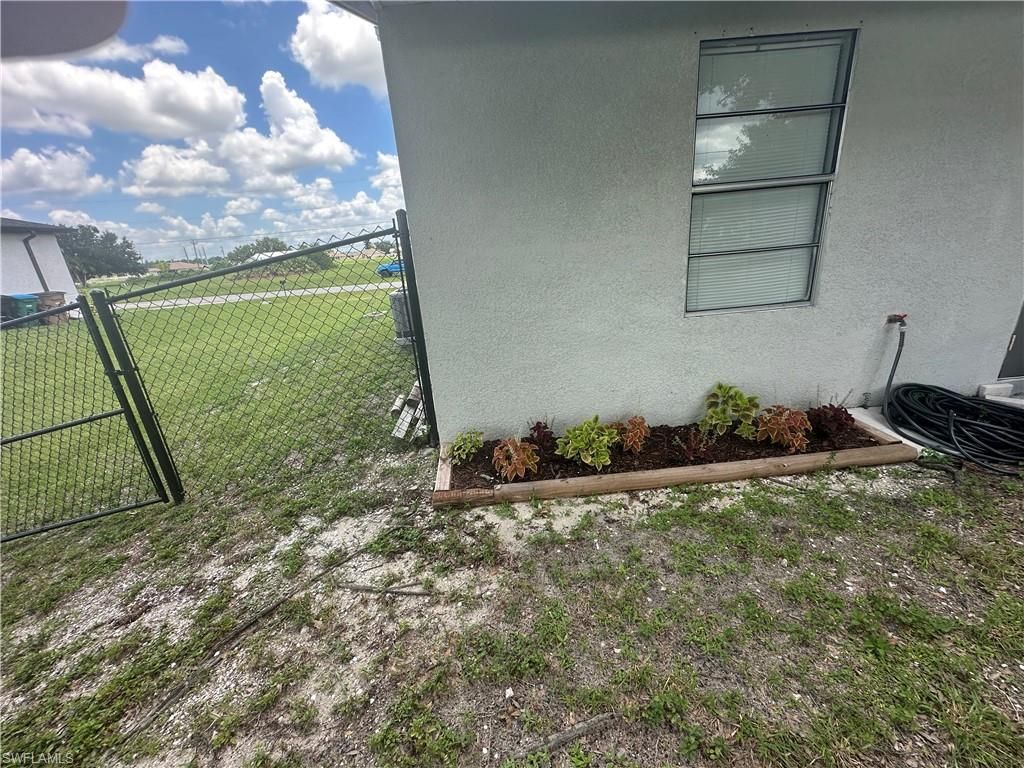 Image 26 of property listing at 2124 NE 7th PL, Cape Coral, FL 33909