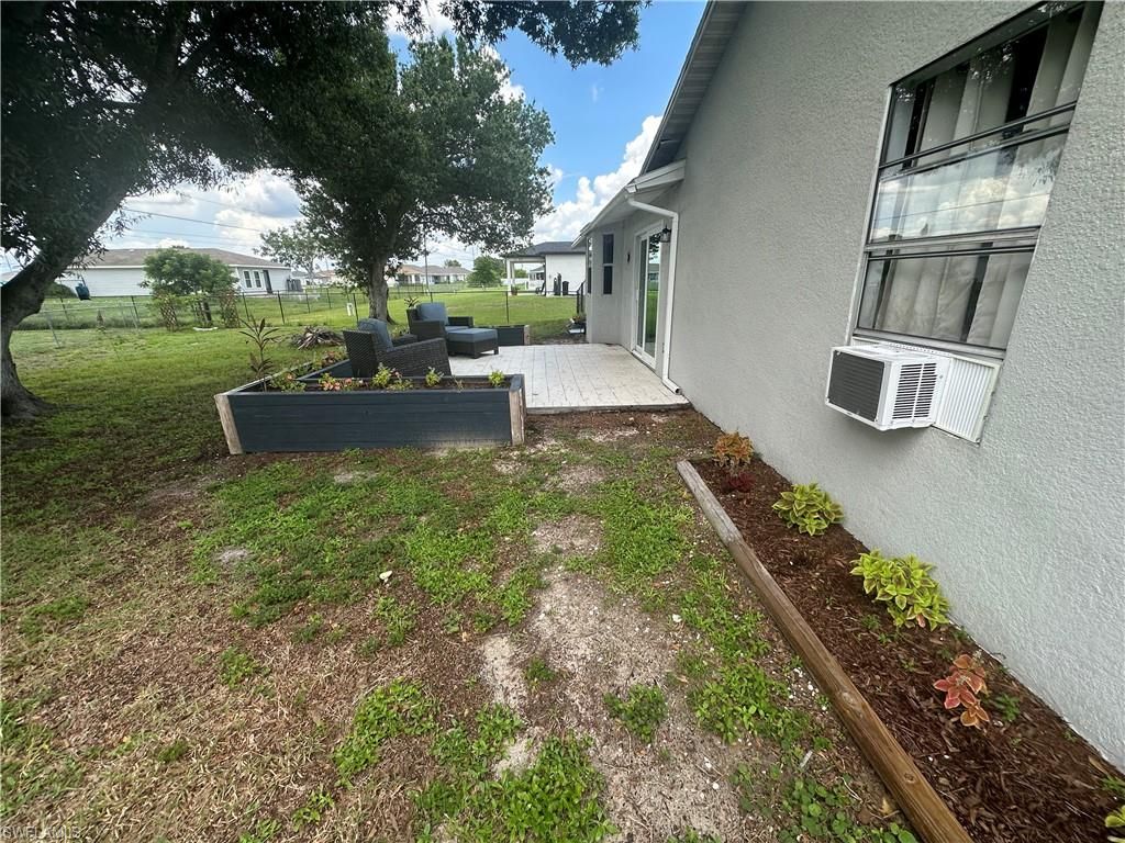 Image 28 of property listing at 2124 NE 7th PL, Cape Coral, FL 33909