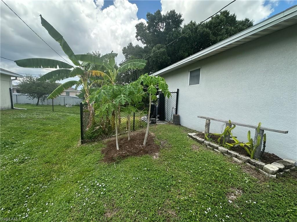 Image 34 of property listing at 2124 NE 7th PL, Cape Coral, FL 33909