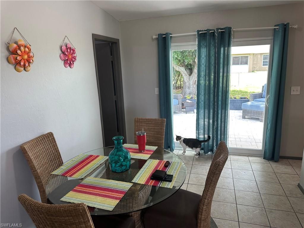 Image 4 of property listing at 2124 NE 7th PL, Cape Coral, FL 33909