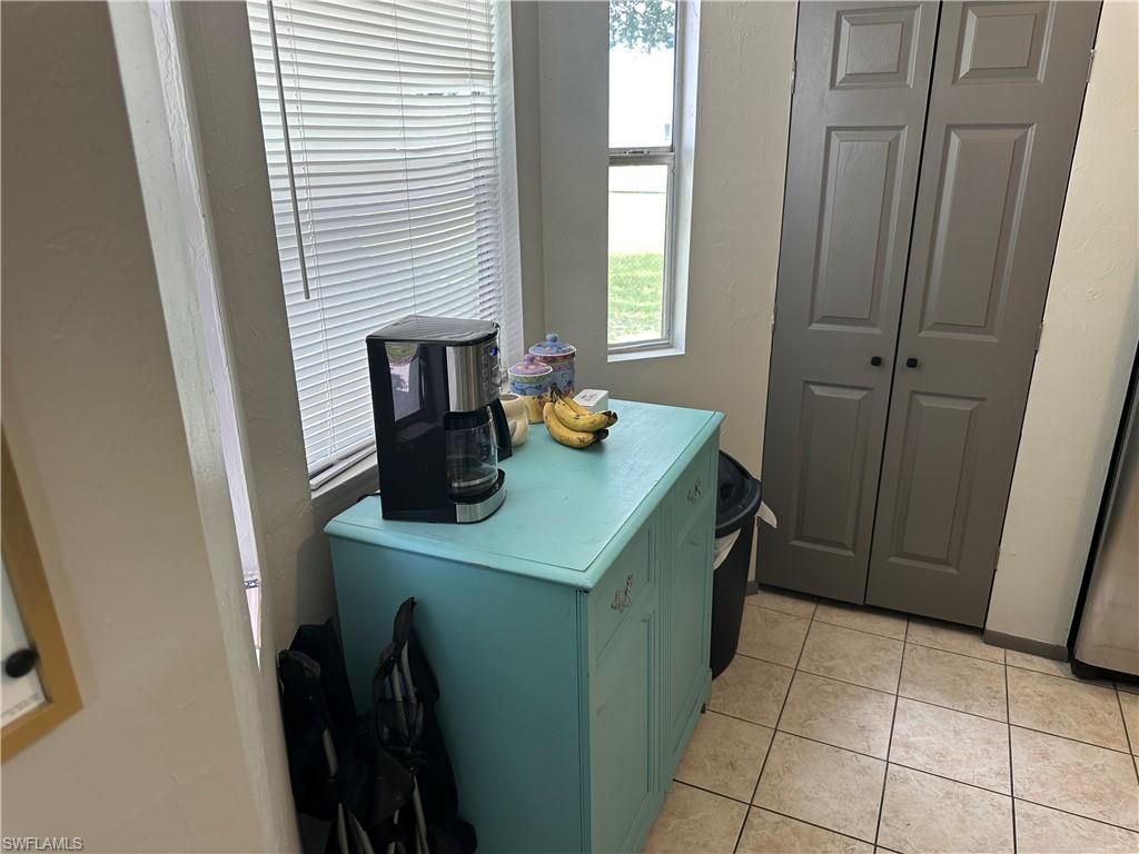 Image 7 of property listing at 2124 NE 7th PL, Cape Coral, FL 33909