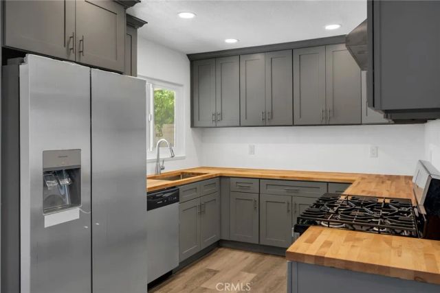 904 E Virginia Way, Barstow, CA 92311