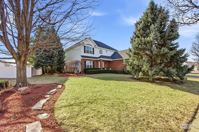 149 N Willowwood Drive, Oswego, IL 60543