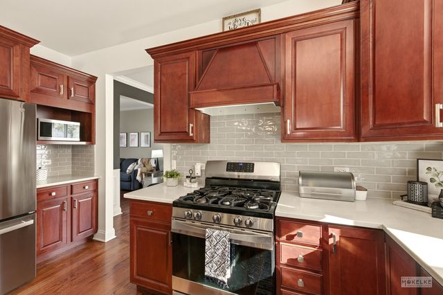 149 N Willowwood Drive, Oswego, IL 60543