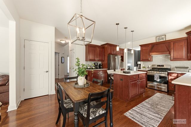 149 N Willowwood Drive, Oswego, IL 60543