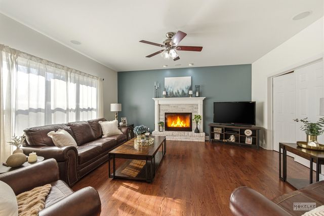 149 N Willowwood Drive, Oswego, IL 60543