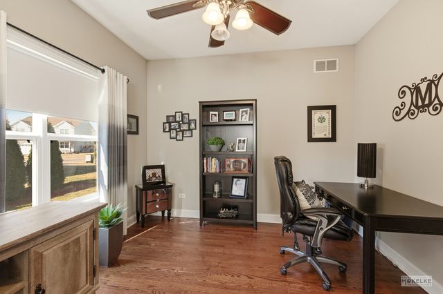 149 N Willowwood Drive, Oswego, IL 60543