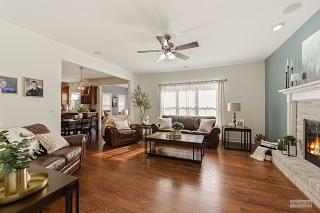 149 N Willowwood Drive, Oswego, IL 60543