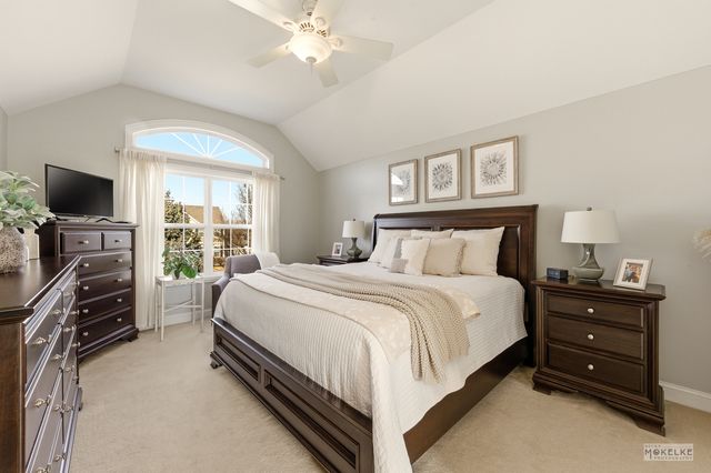 149 N Willowwood Drive, Oswego, IL 60543