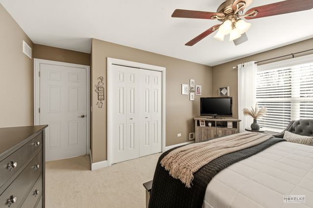 149 N Willowwood Drive, Oswego, IL 60543