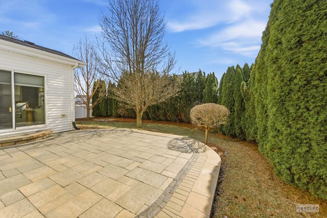 149 N Willowwood Drive, Oswego, IL 60543