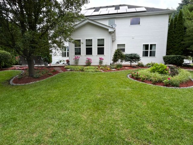 149 N Willowwood Drive, Oswego, IL 60543