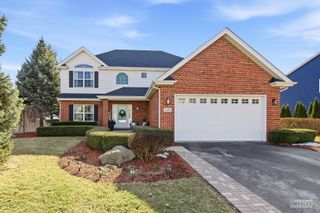 149 N Willowwood Drive, Oswego, IL 60543