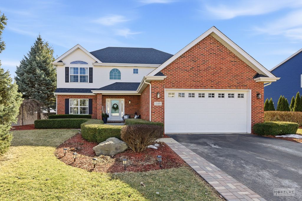 149 N Willowwood Drive, Oswego, IL 60543