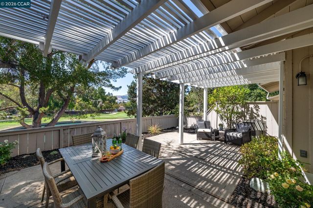 2137 Presidio Ct, Danville, CA 94526