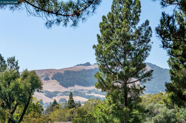 2137 Presidio Ct, Danville, CA 94526