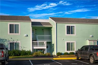 611 Lauderdale Dr, Rockport, TX 78382