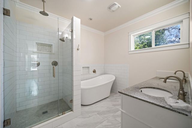 110 Kendall Street, Houston, TX 77003