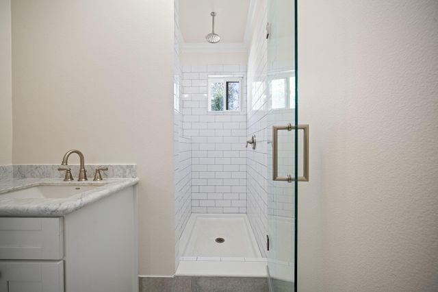 110 Kendall Street, Houston, TX 77003