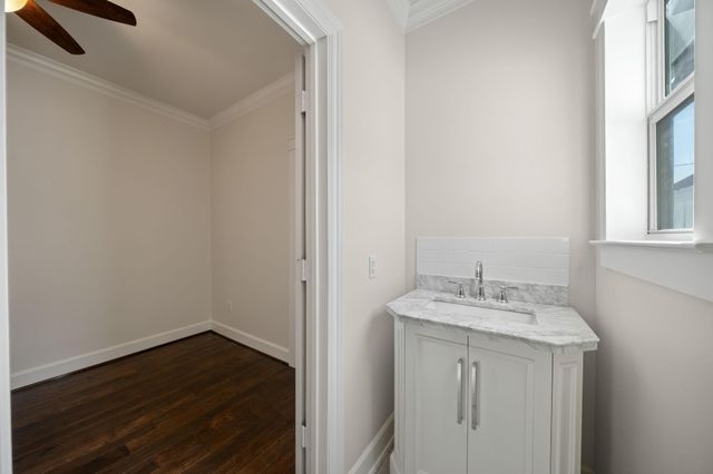 110 Kendall Street, Houston, TX 77003