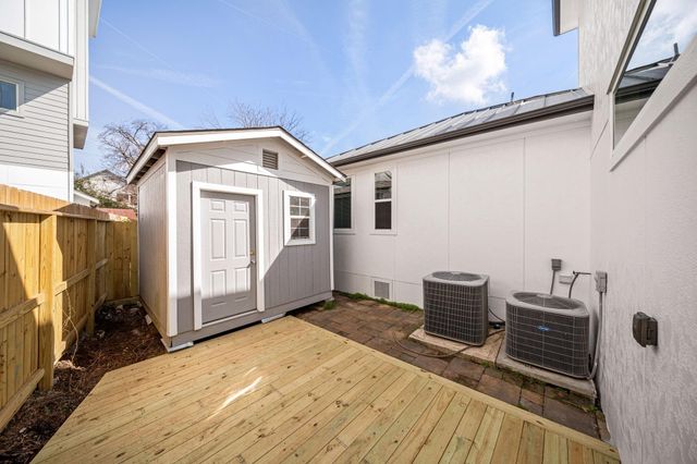 110 Kendall Street, Houston, TX 77003