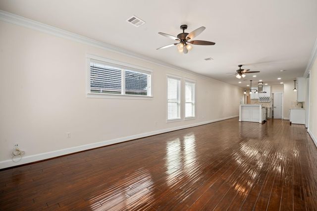 110 Kendall Street, Houston, TX 77003