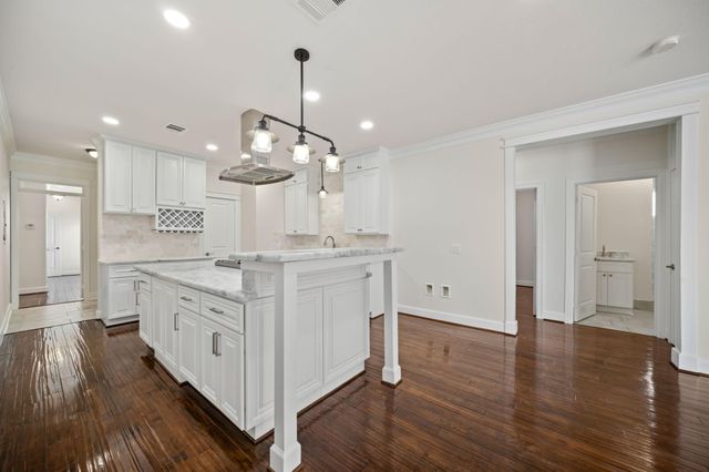110 Kendall Street, Houston, TX 77003