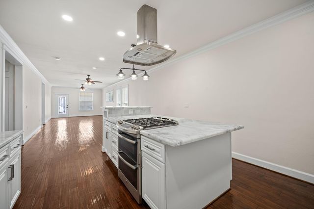 110 Kendall Street, Houston, TX 77003