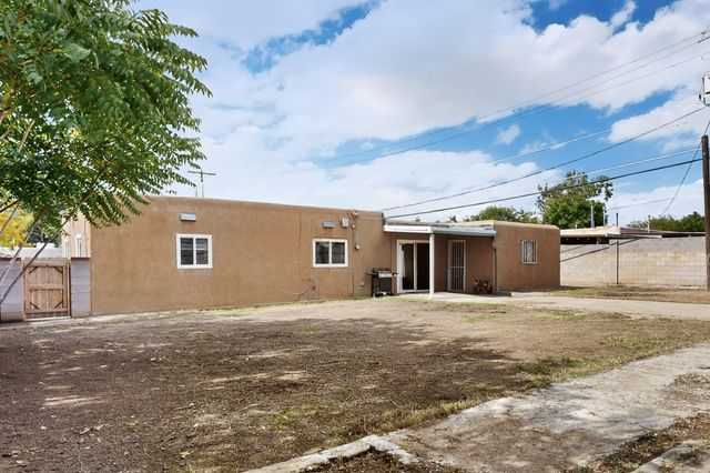 3010 General Chennault NE, Albuquerque, NM 87111