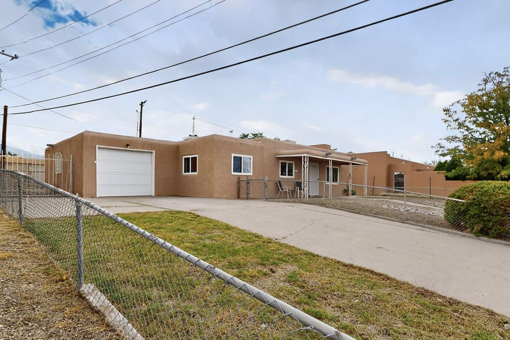 3010 General Chennault NE, Albuquerque, NM 87111