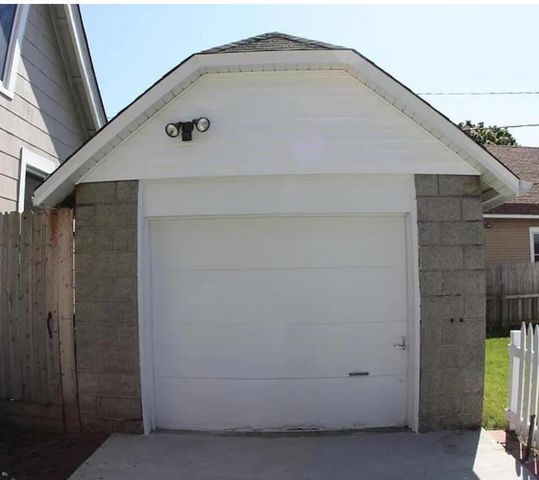 3731 W Dorothy PLACE, Milwaukee, WI 53215
