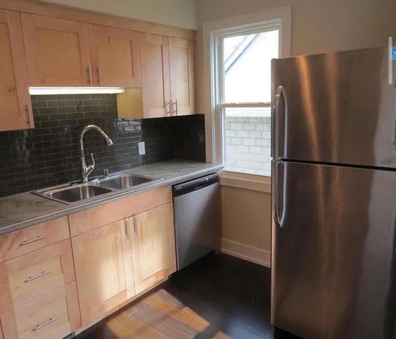 3731 W Dorothy PLACE, Milwaukee, WI 53215