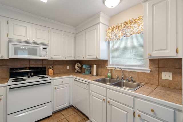 12 Cobblestone, Sumrall, MS 39482