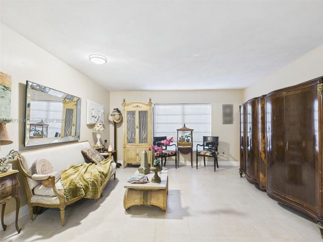 19341 Holiday Rd, Cutler Bay, FL 33157
