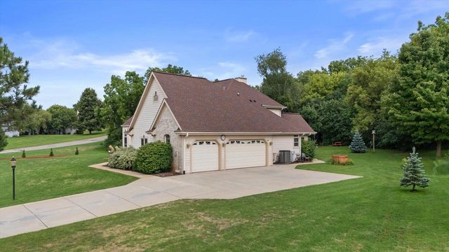 S67W20039 Benjamin COURT, Muskego, WI 53150