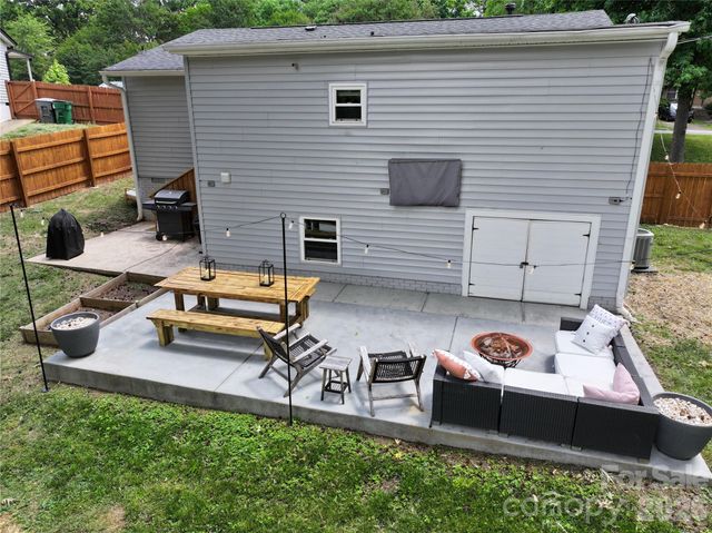 3821 Dunwoody Drive, Charlotte, NC 28215