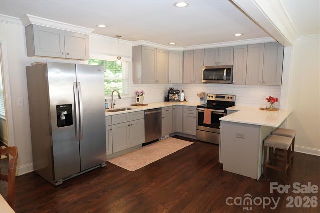 3821 Dunwoody Drive, Charlotte, NC 28215