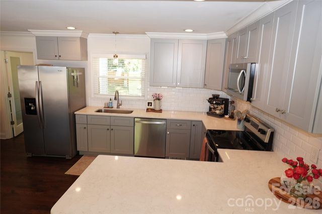 3821 Dunwoody Drive, Charlotte, NC 28215