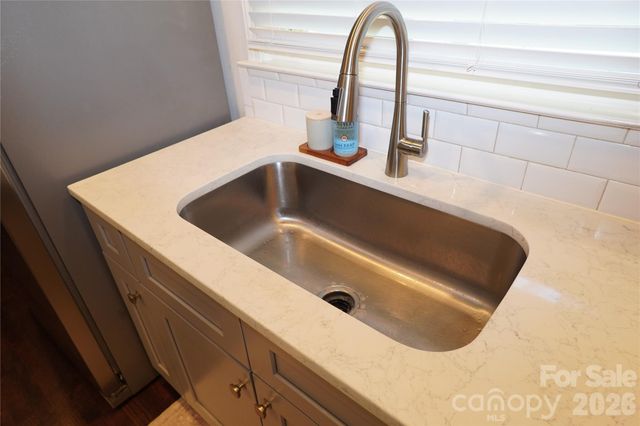 3821 Dunwoody Drive, Charlotte, NC 28215