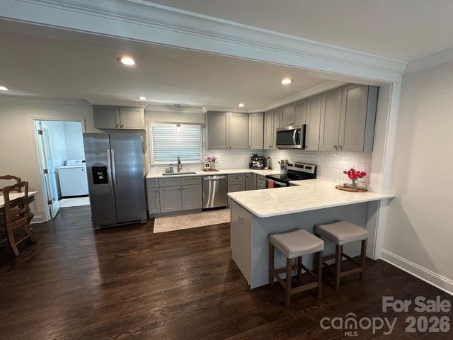3821 Dunwoody Drive, Charlotte, NC 28215