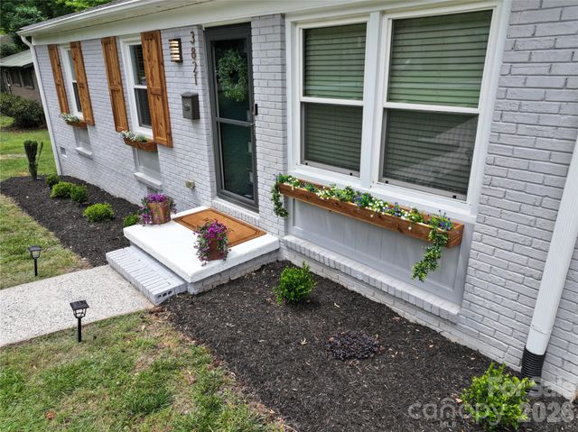 3821 Dunwoody Drive, Charlotte, NC 28215
