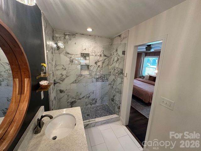 3821 Dunwoody Drive, Charlotte, NC 28215