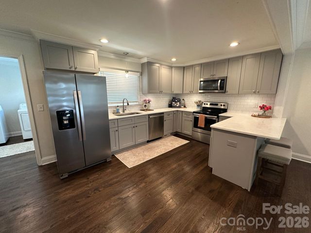 3821 Dunwoody Drive, Charlotte, NC 28215