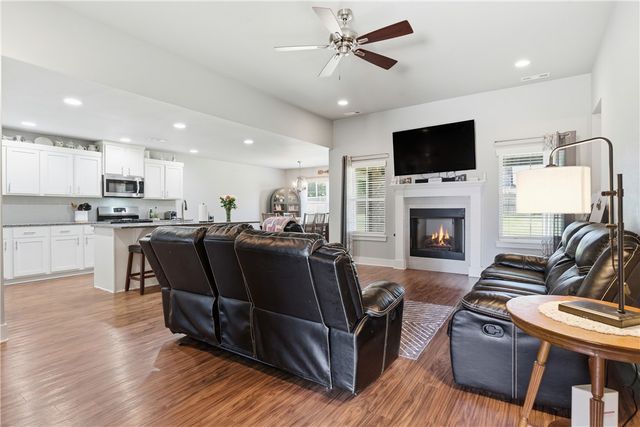 2660 Suncrest Avenue, Springdale, AR 72764