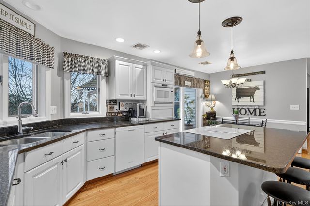 31 Almond Tree Lane, Warwick, NY 10990