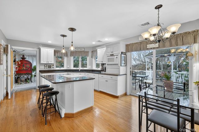 31 Almond Tree Lane, Warwick, NY 10990