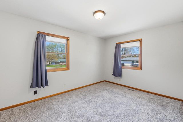 911 Mayer LANE, Mayville, WI 53050